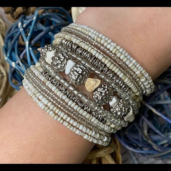 Cream Colored Womens Beaded Jewelry Cuff Bracelet - Picture 1 of 2